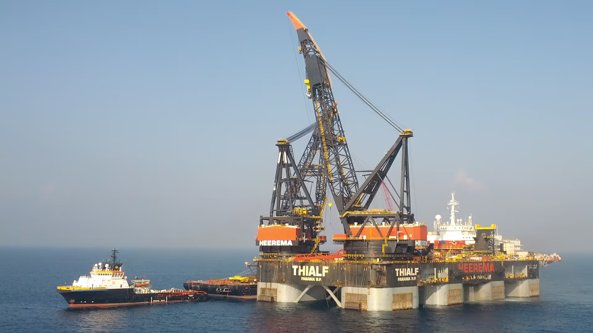 Hook-up support offshore platform 