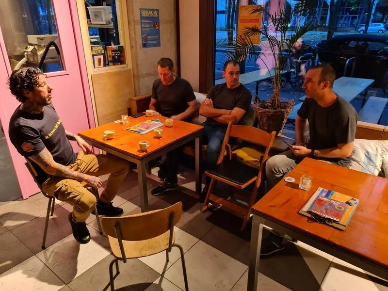 The power of preparation is valuable in the brewing process as well as in lifting projects. The team is discussing at the start of the brewing day.