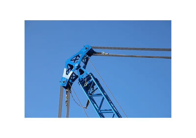 The tilt head is one of the main components keeping the SL900 Lifting System light and still able to lift loads exceeding 165 ton.