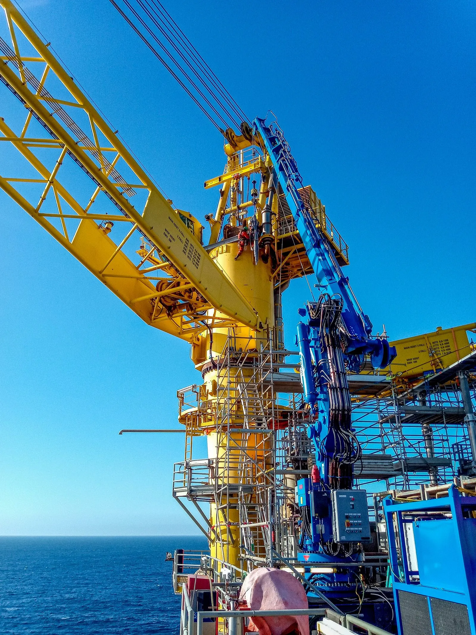 Overhauling offshore deck crane with a temporary crane
