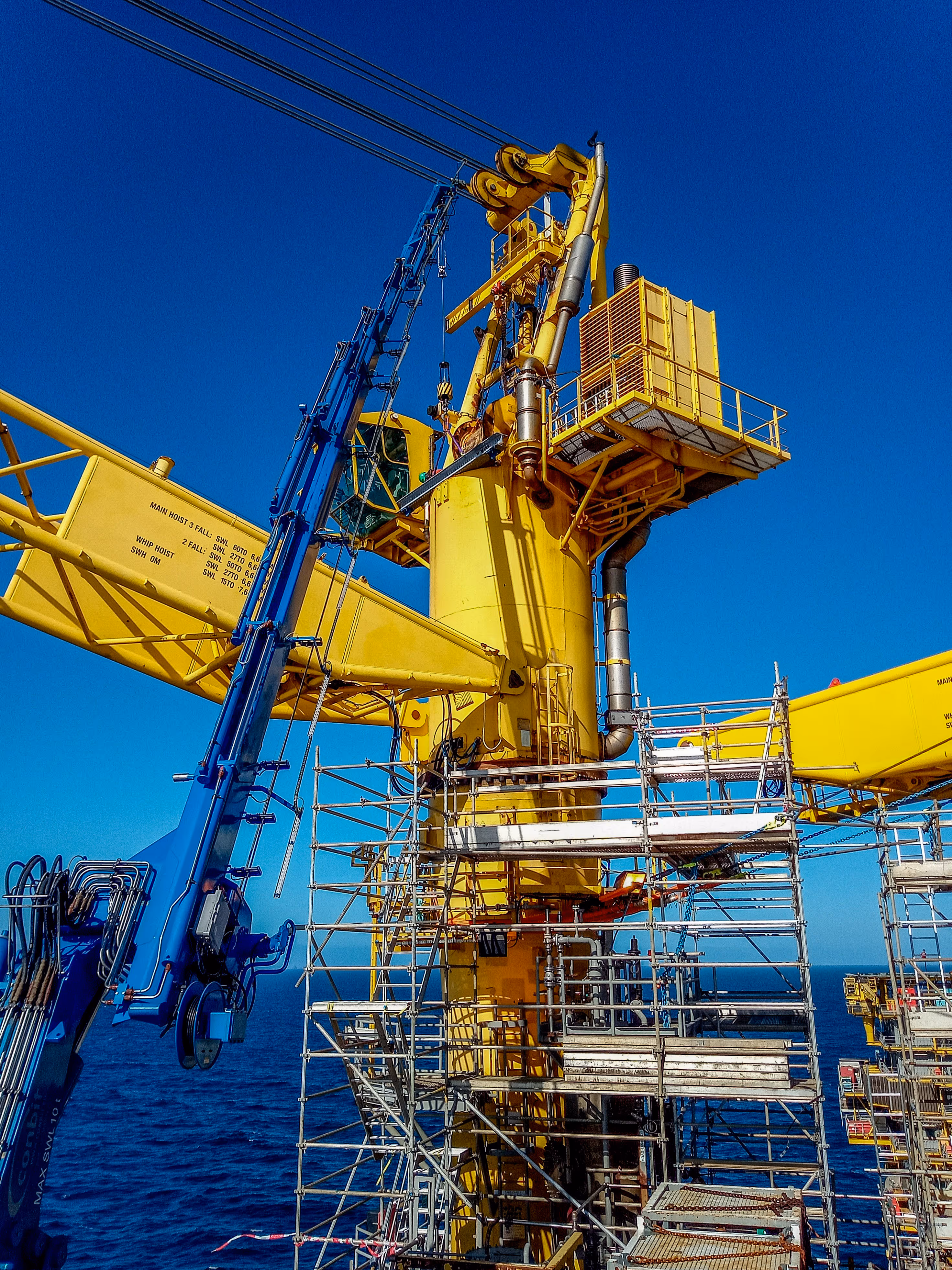 Updating offshore crane with temporary rental crane