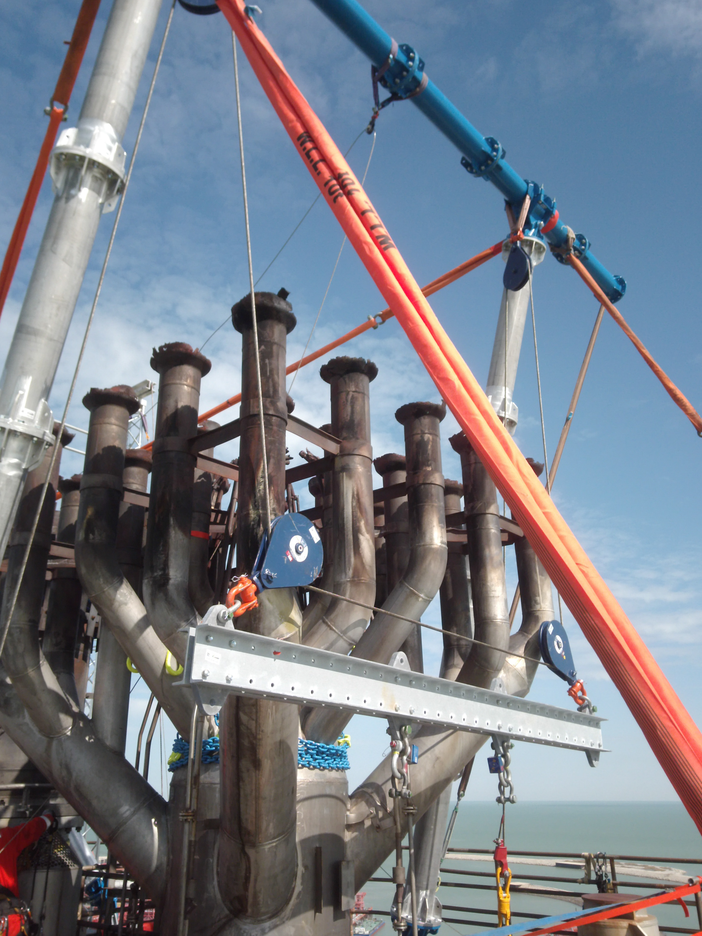 The unique luffing system on project location