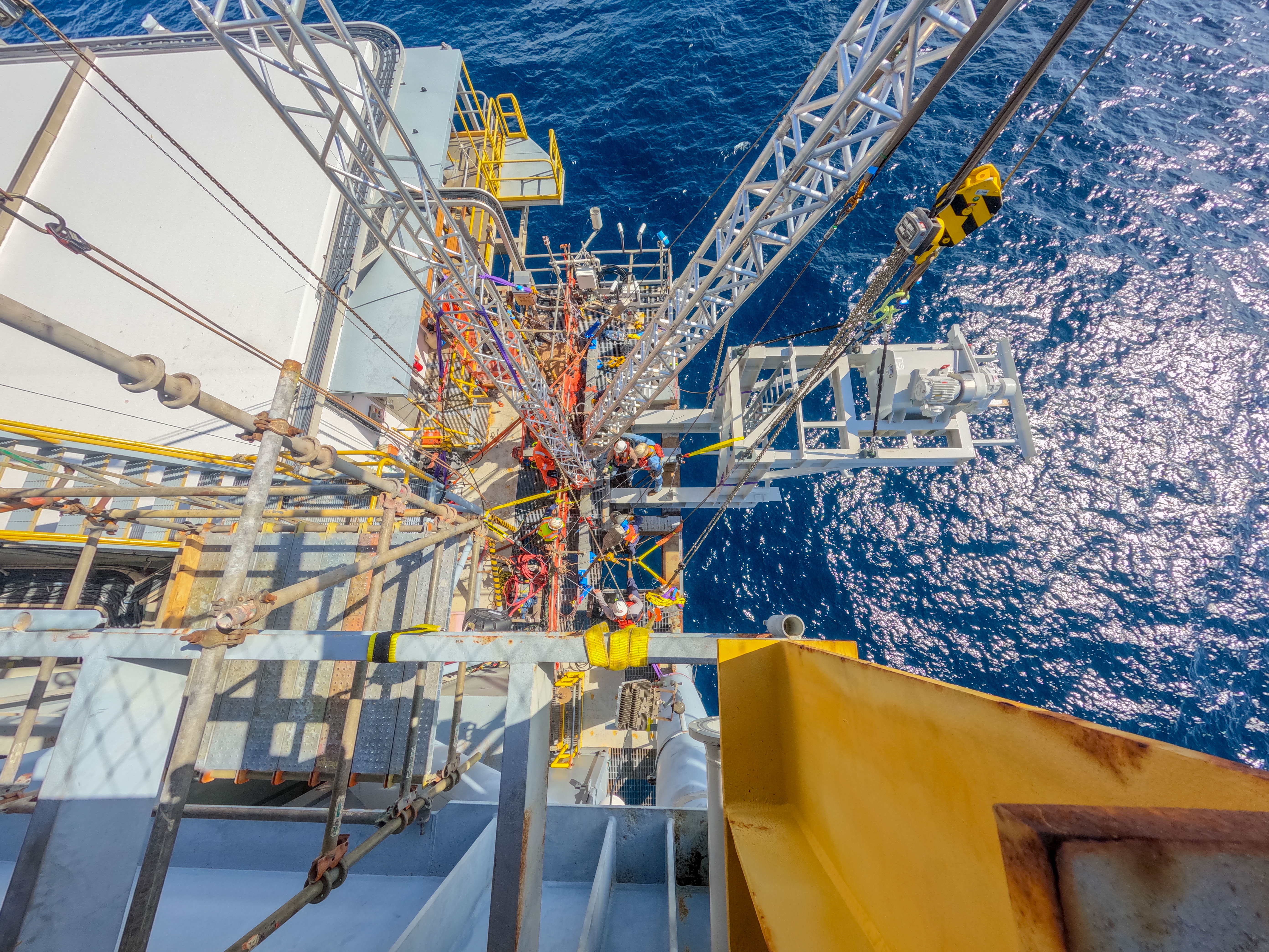 Temporary aluminum lifting system assembled offshore in the Gulf of Mexico for replacing a lifeboat davit. Innovative offshore solution by Conbit.