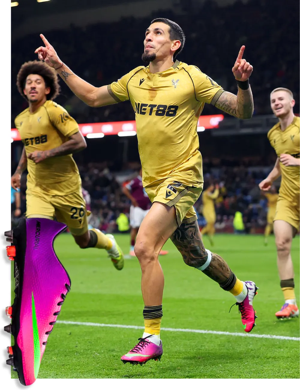 Daniel Munoz wearing nike mercurial vapor 9 pink and purple from jogaboot