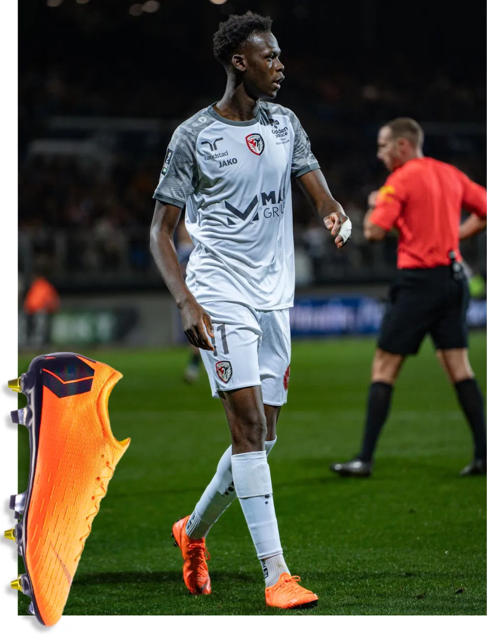 Souleymane Keïta wearing mercurial vapor 12 orange jogaboot