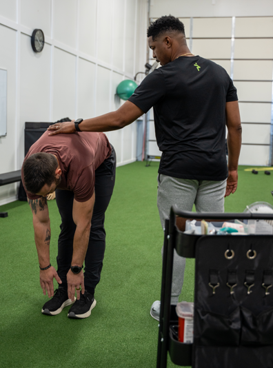 Patient working with a provider at a performance physical therapy clinic in Louisville, KY during a functional movement assessment