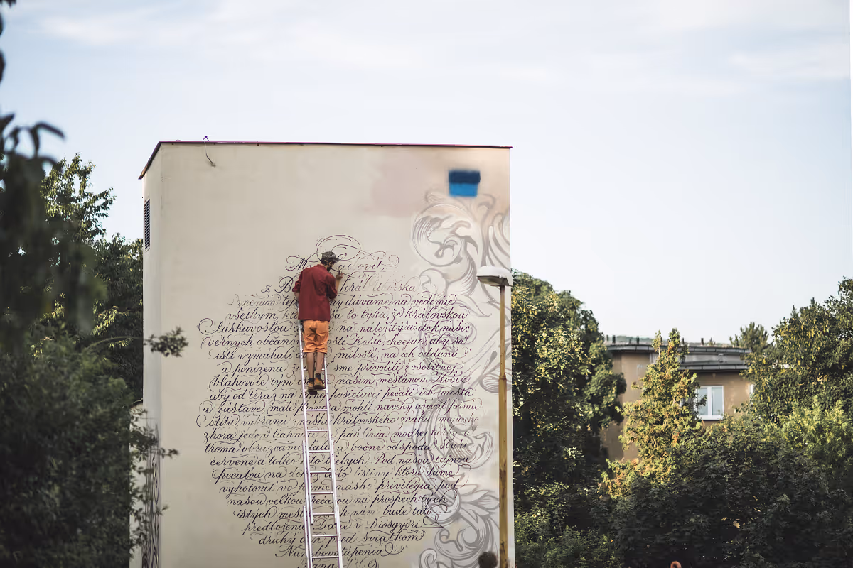 kaligrafia v Košiciach – detail ručného písania a tvorby písma (lettering)