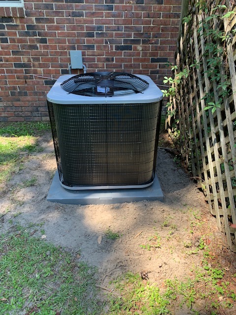 Professional AC installation in Valdosta GA with new outdoor air conditioning unit.