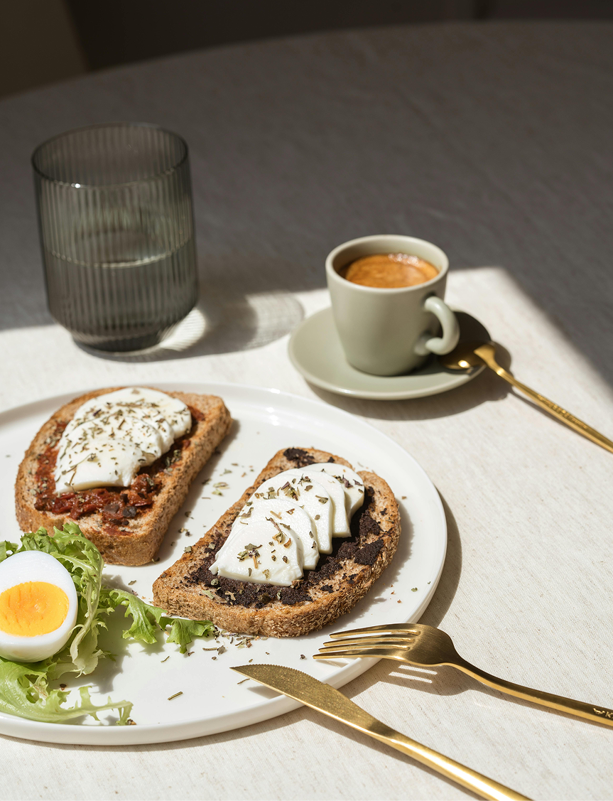 EAZE coffee and cube croissant