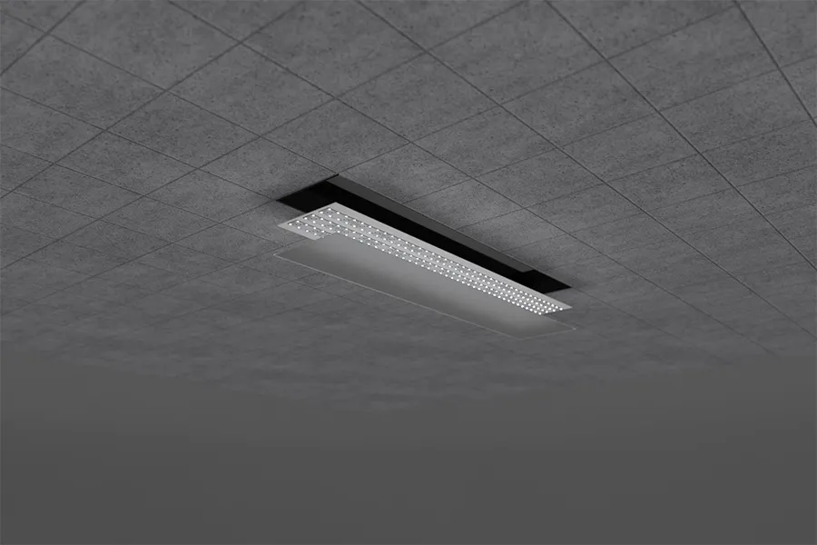 Moderne rechteckige LED-Deckenleuchte mit weißen Lichtpunkten auf grauer Rasterdecke.