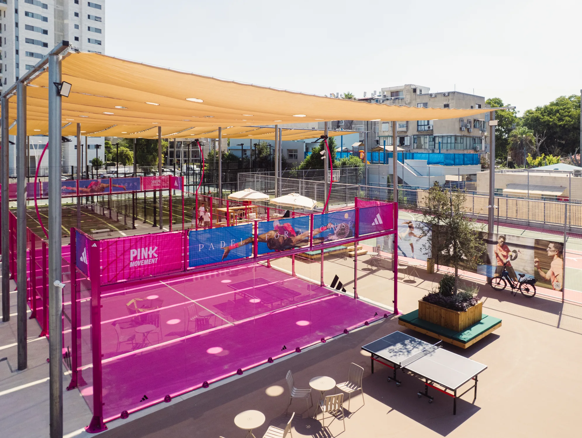 Azur — View of the court complex