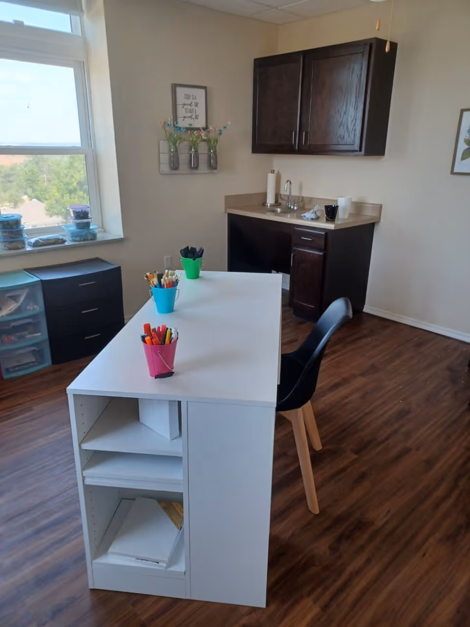 Arts and craft desk with chair and markers