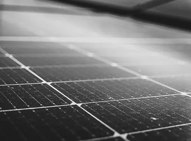 Photovoltaik-Anlage auf dem Dach des Bürogebäudes als Teil der Historie von Schoetz & Partner im Jahr 2024