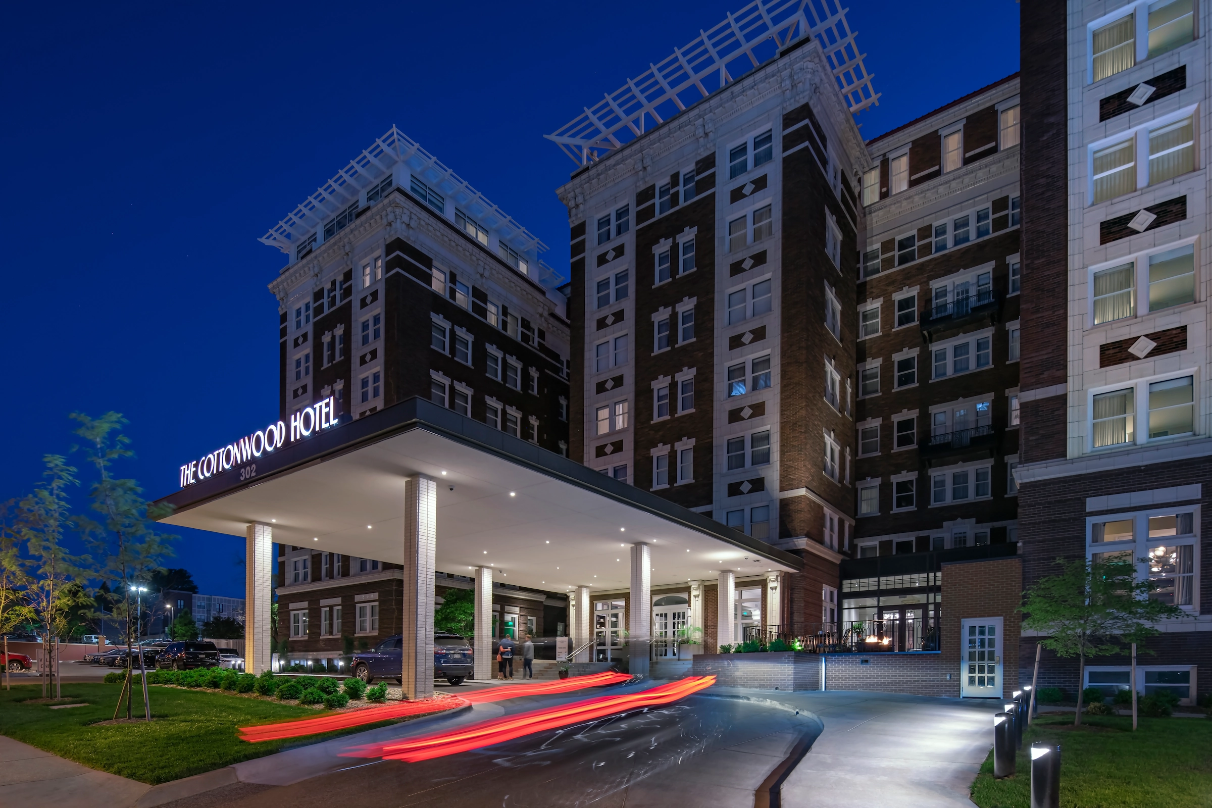 Cottonwood Hotel exterior in Omaha's Blackstone District 2020