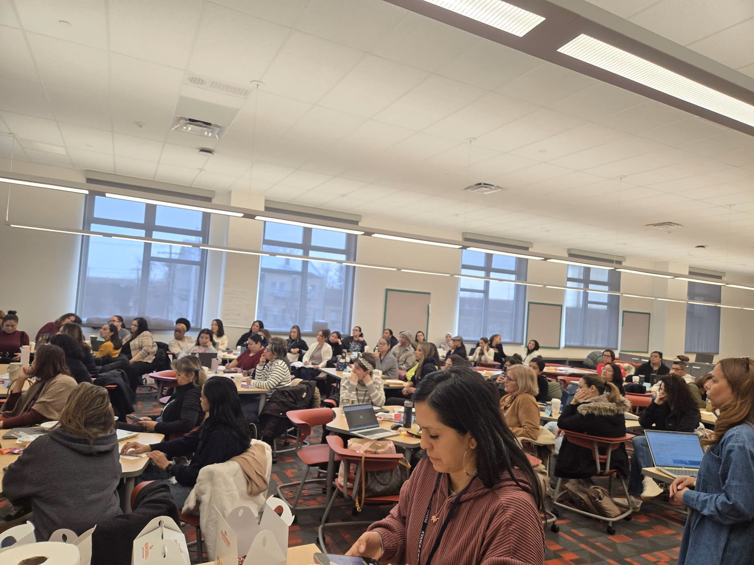 A full room of educators at a bilingual education workshop