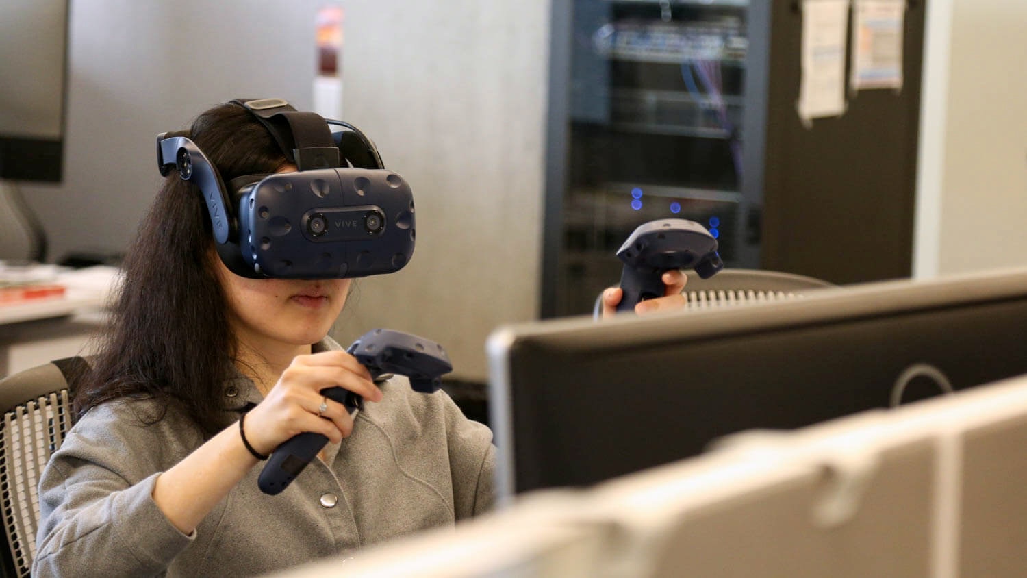 researcher uses VR to trace neurons