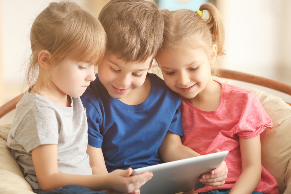 Children using a tablet to enhance reading comprehension skills