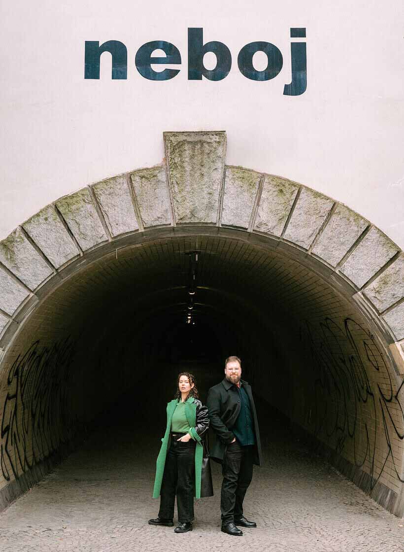 Emma Anderson Beavers and Miroslav Kriz at the entrance of a tunnel with the word ‘neboj’ above them.