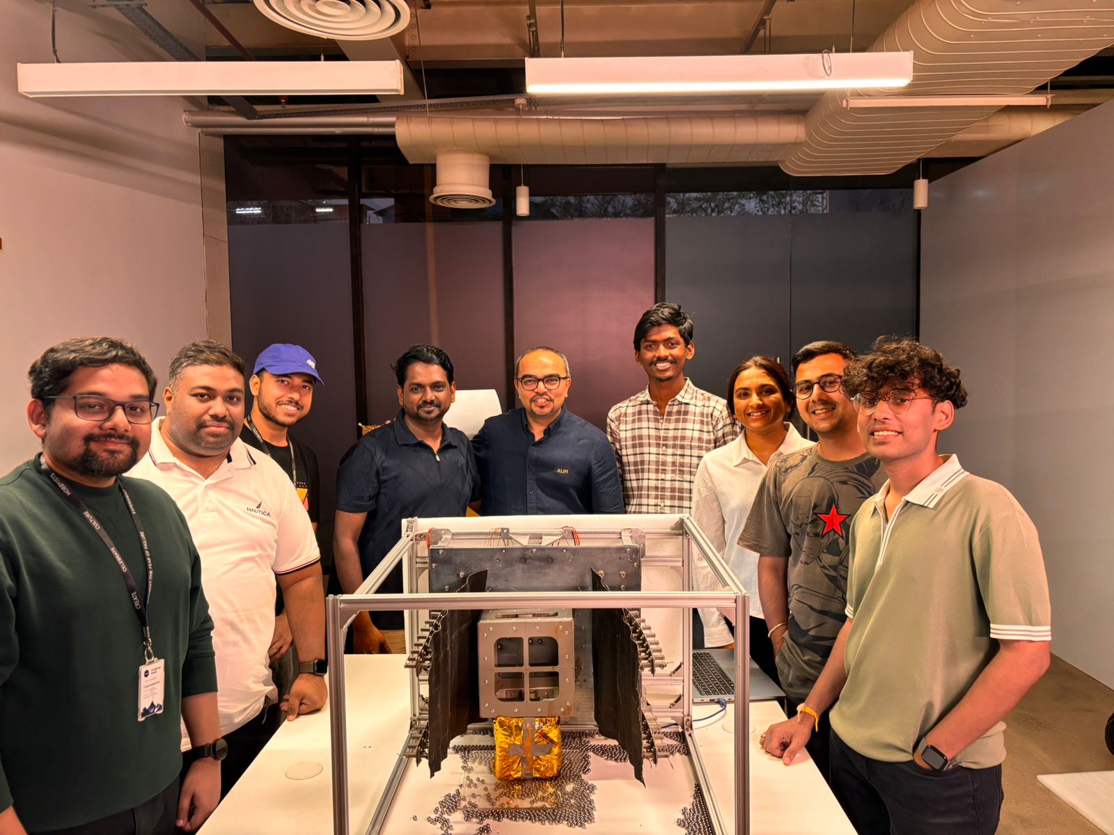 Group Image of the Chetan from AUM Ventures in the middle with the founder and team of Comoserve to his left and right side