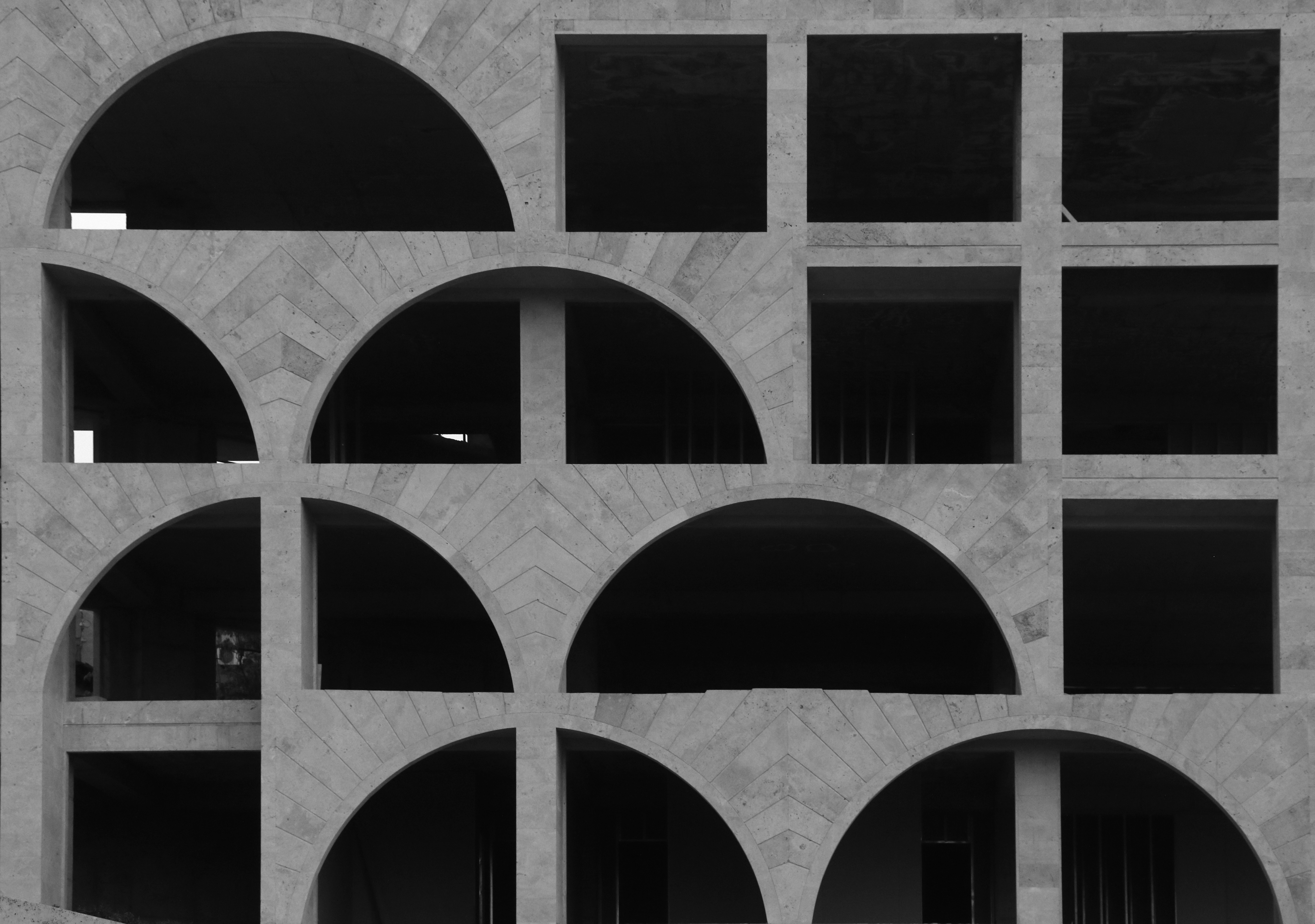 Modern architectural building symbolizing the structure that Jira Product Discovery brings to product feedback.