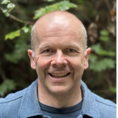 Portrait of Robin Burrowes, former marketing leader at Amazon, Apple, and Microsoft.