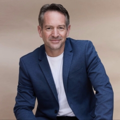 Portrait of Daniel Alder, former CMO of Ray-Ban.