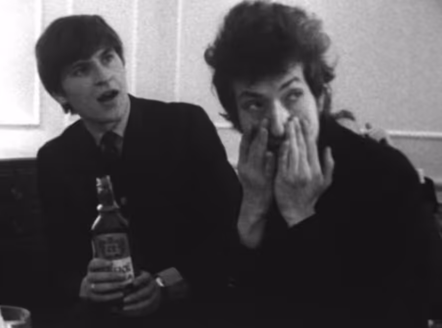 Bob Dylan in the hotel room in ‘Dont Look Back’. (1967)