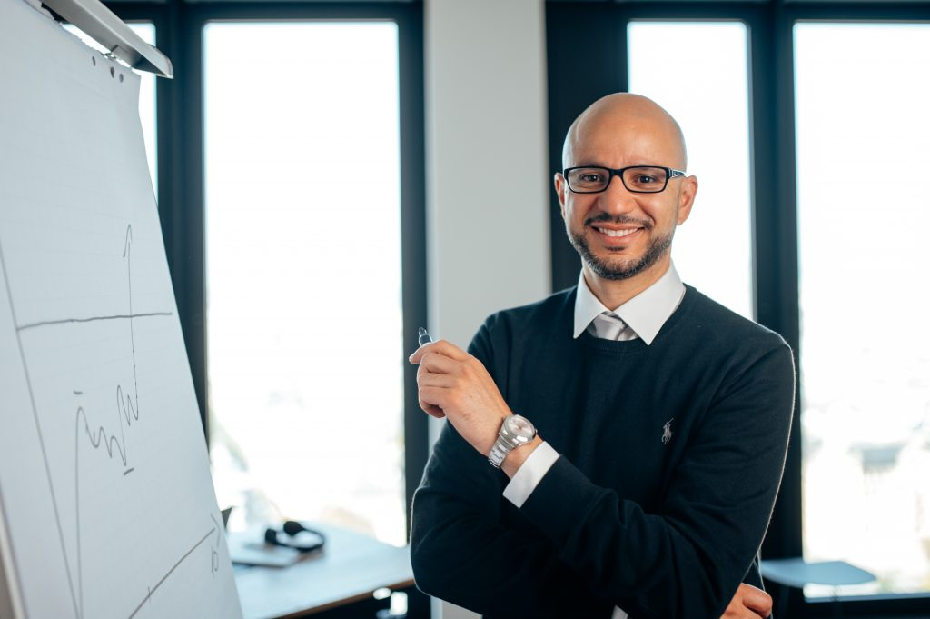 Ein Foto von Ahmed Elmi mit dem Douglas Display Advertising Team.
