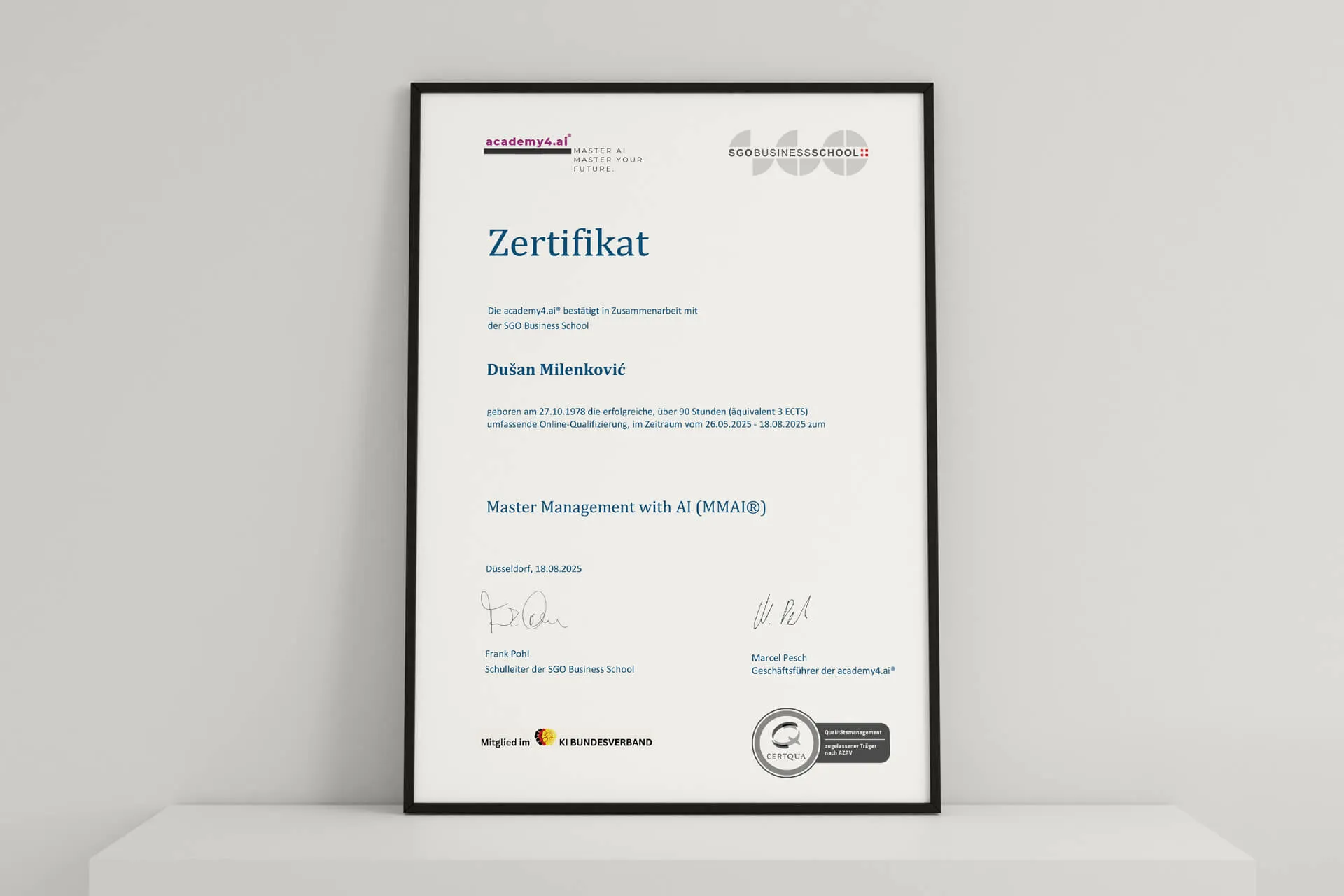 Gerahmtes Zertifikat Master Management with AI (MMAI) von Dušan Milenković als Qualifikationsnachweis