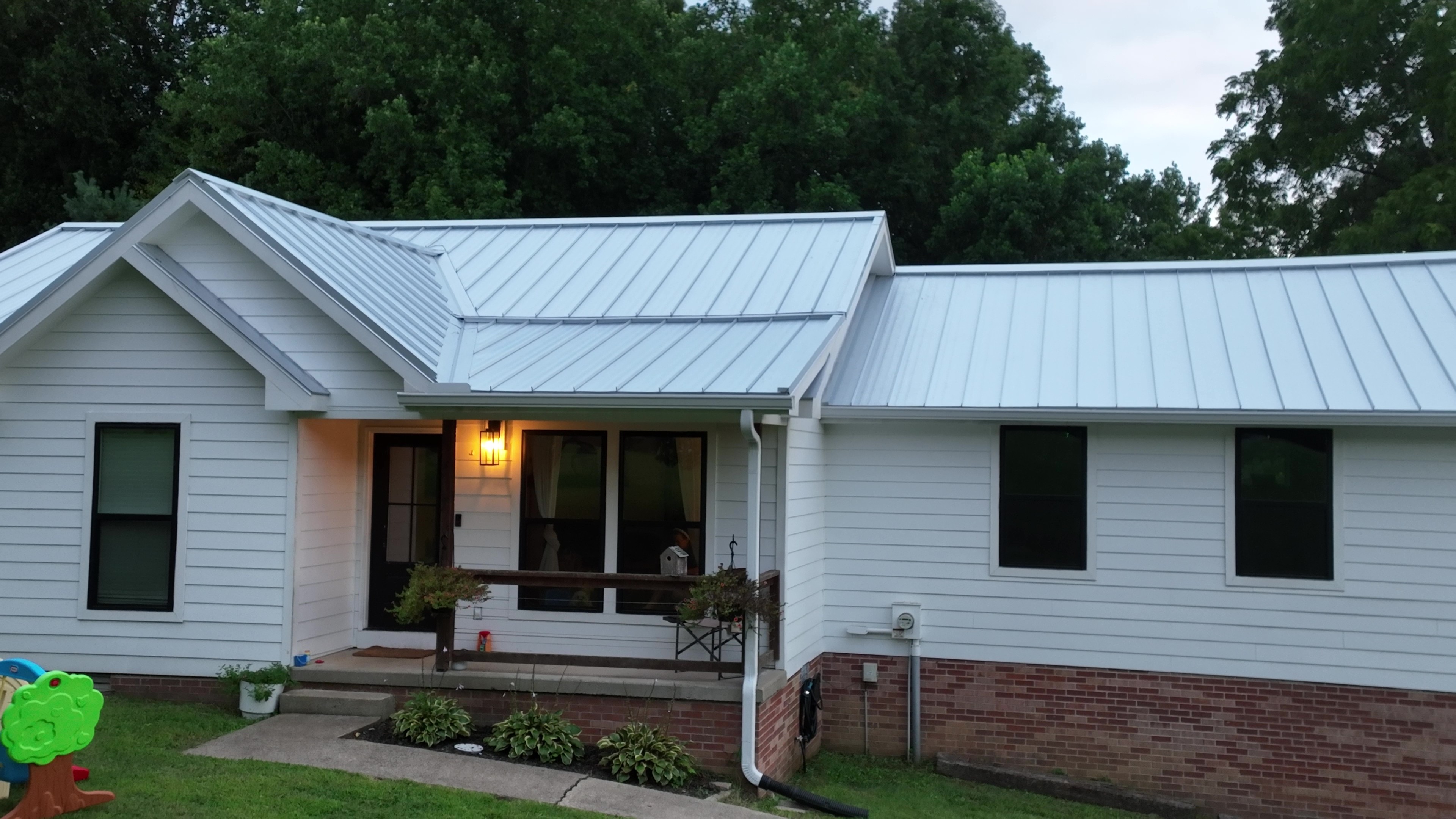 White standing seam metal roof and front gable on a farmhouse in Ashland City, TN