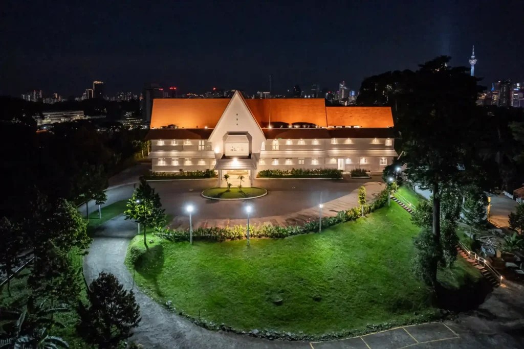 the night veiw of hilltop garden at whitehouse the estate