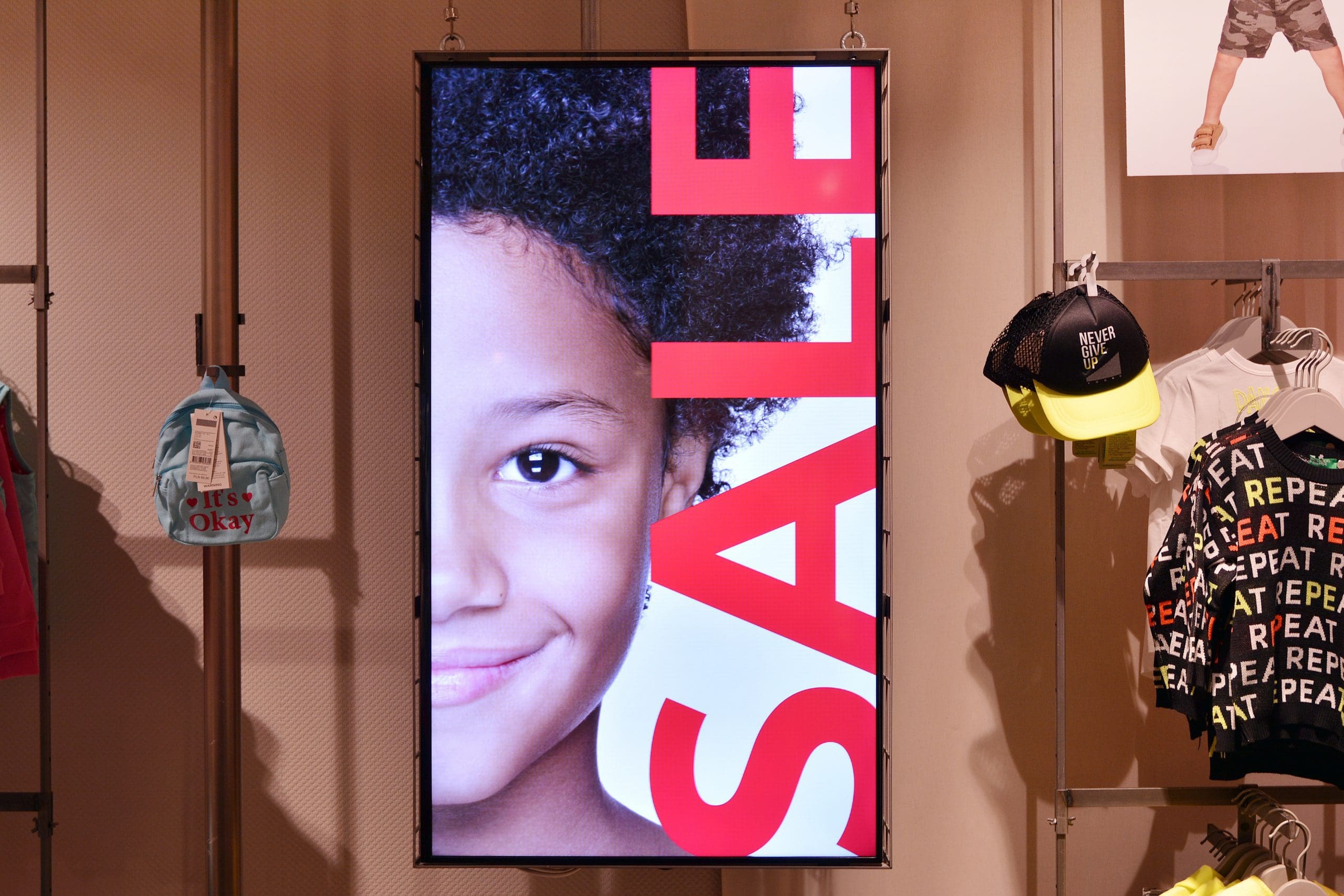 What digital signage in retail