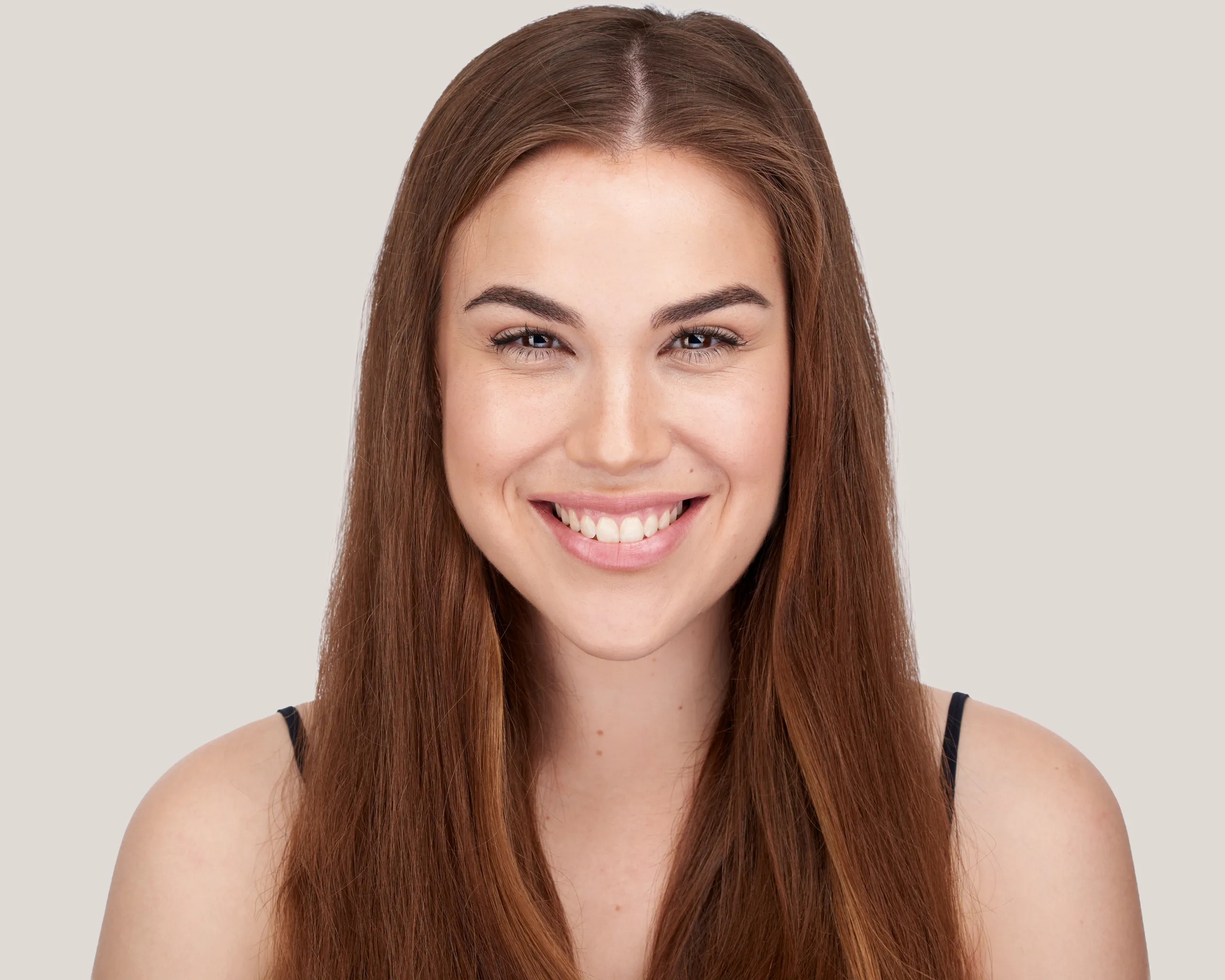 תמונת פרופיל מקצועית למפתחת ווב בהייטק מהמרכז בחיוך טבעי המשרה תחושת חיבור, מיועדת ללינקדאין ולאתר העסקי.