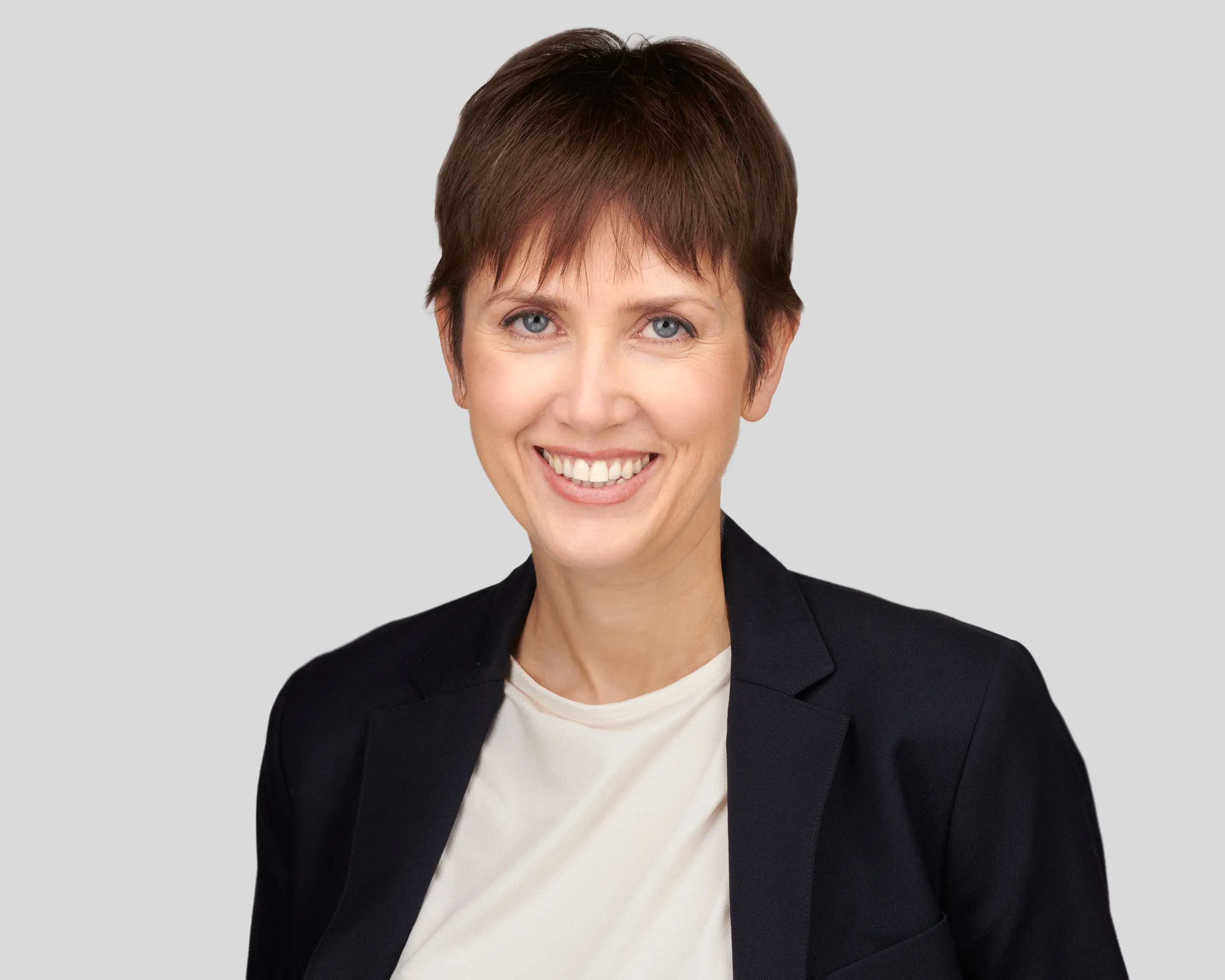 צילומי תדמית לעורכי דין לעורכת דין בפורטרט סטודיו בחיוך נגיש ואנרגיה מקצועית, המיועדים לאתר הבית.