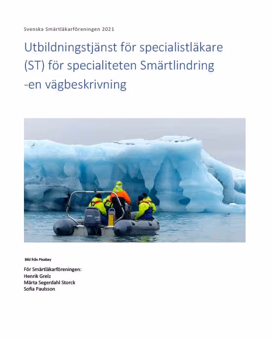 Omslagsbild med text för utbildningstjänst för specialistläkare inom smärtlindring, visar fyra personer i en gummibåt nära en isberg i vatten.