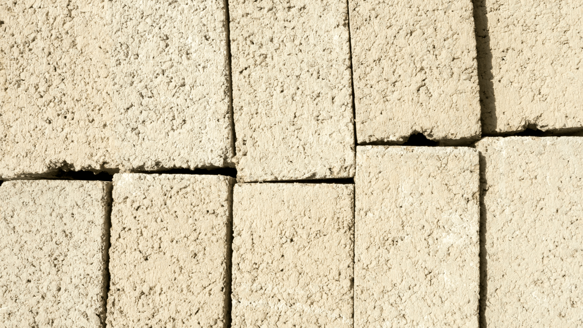 Stack of bricks that are not totally aligned