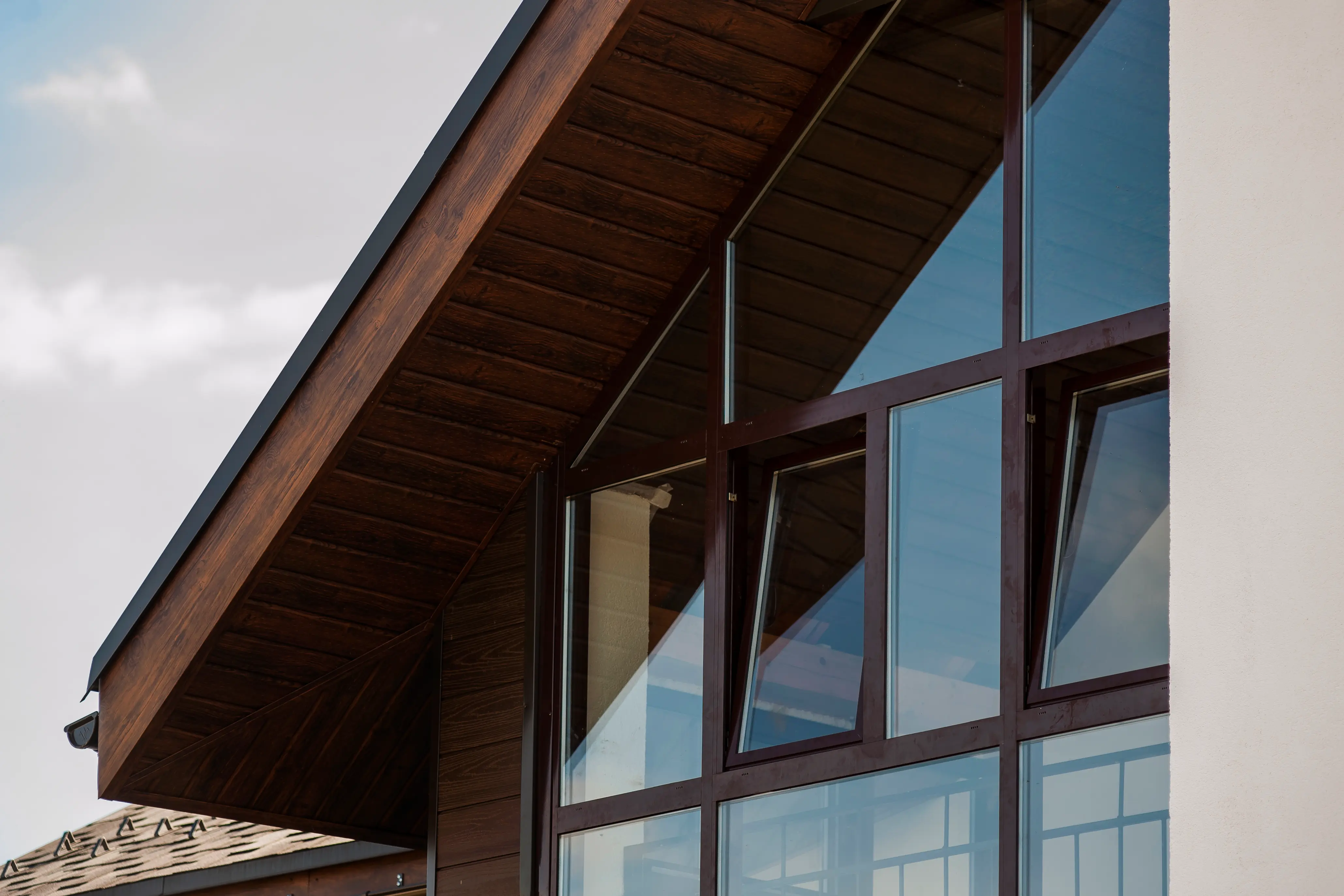 subject: telephone and computer on desk (for a law firm)