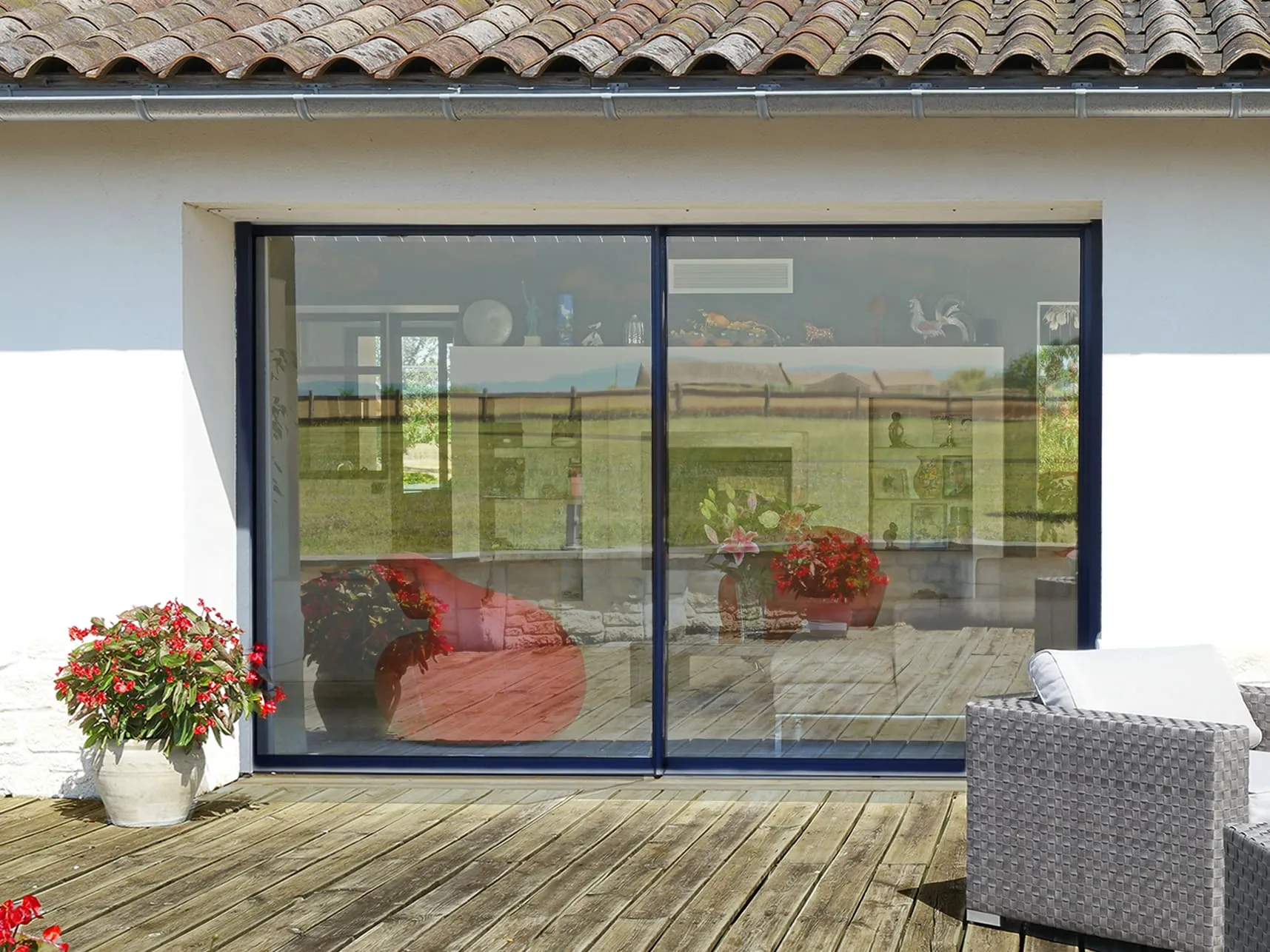 image of a busy downtown area for a mobility and transportation business [background image]