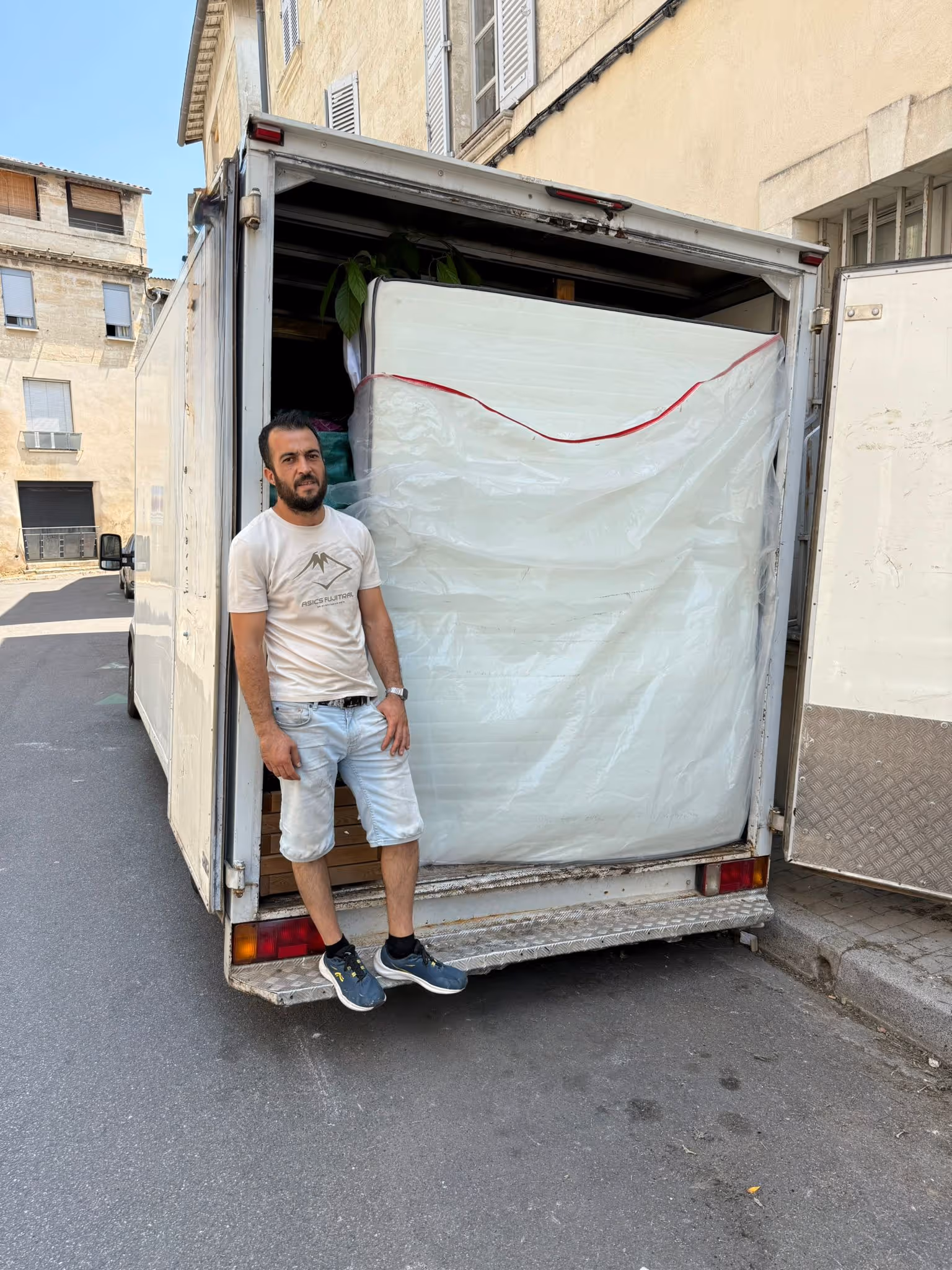 camion demenagement chargé