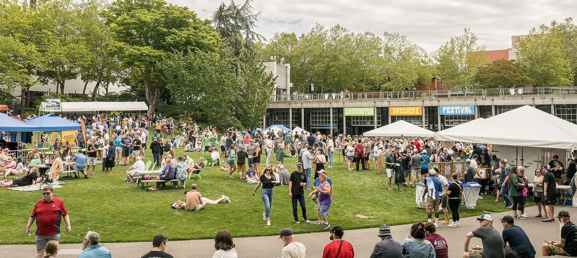 Festival crowd enjoying Washington Brewers Fest on open lawn