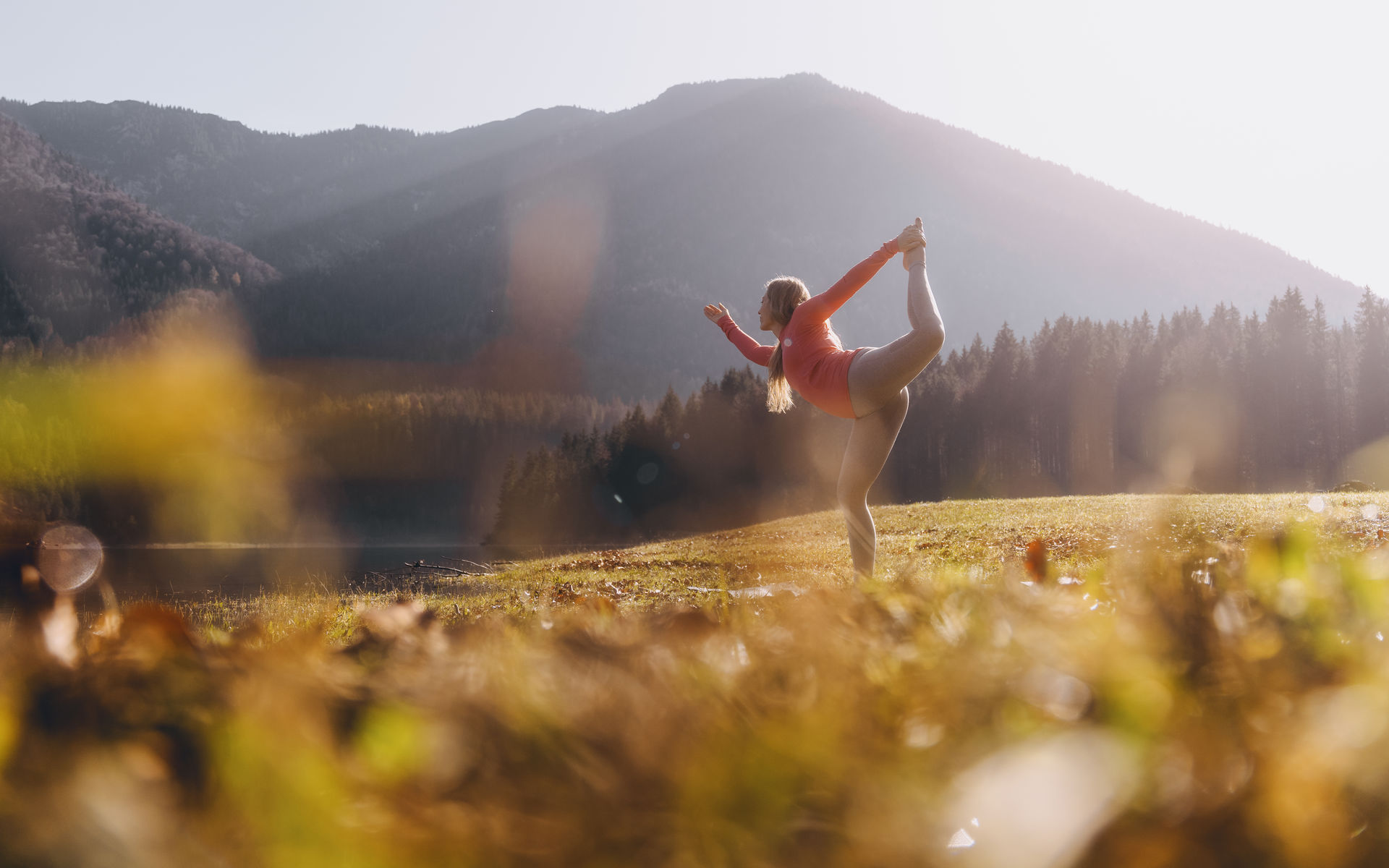 Yoga-Retreat am Sylvensteinsee – Outdoor-Yoga mit Bergblick