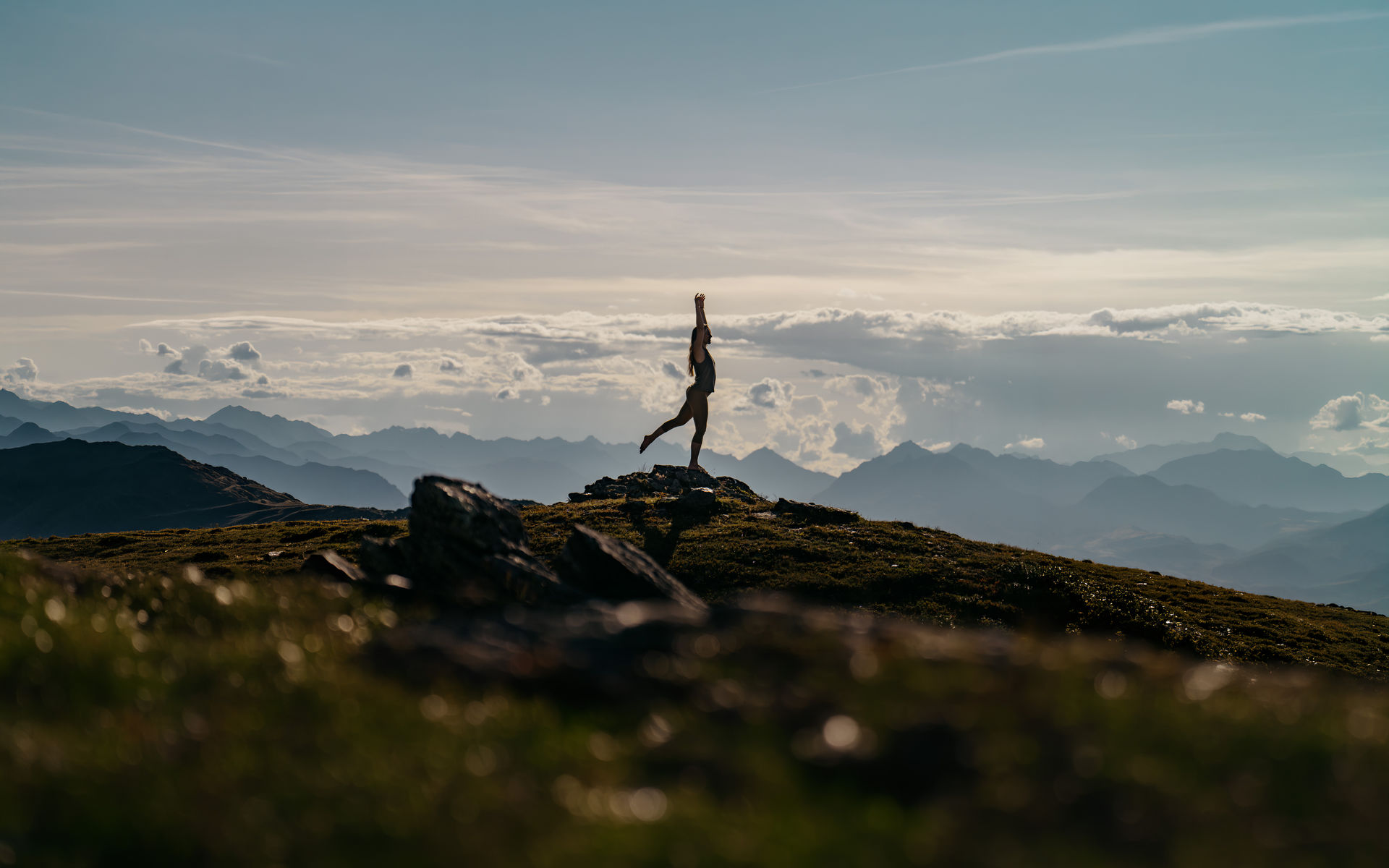 Berglandschaft bei YogaDate Retreat – Alpenblick mit Morgennebel