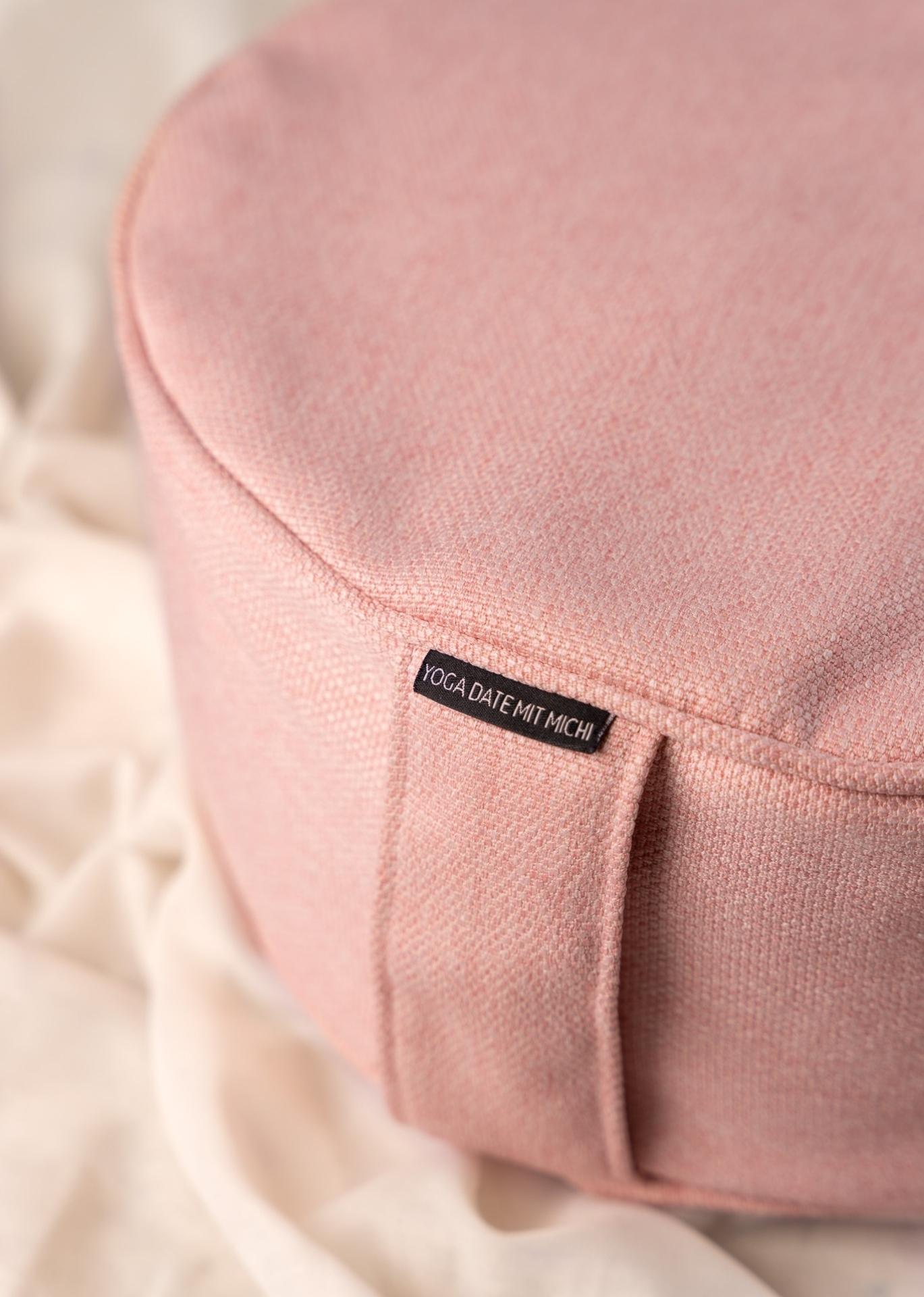 Handgenähtes rundes Yogakissen in Kirschblüten-Rosa mit Bio-Dinkelspelz Füllung von YogaDate