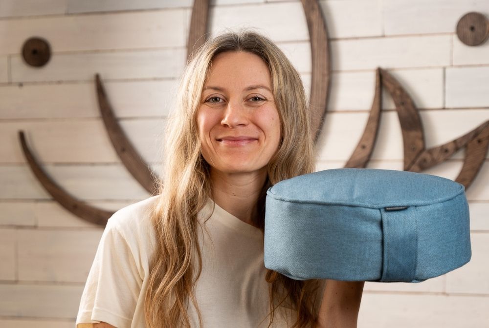 Detailansicht des handgenähten Yogakissens Ozean-Blau