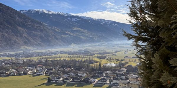 Blick auf Fügen im Zillertal, Tirol