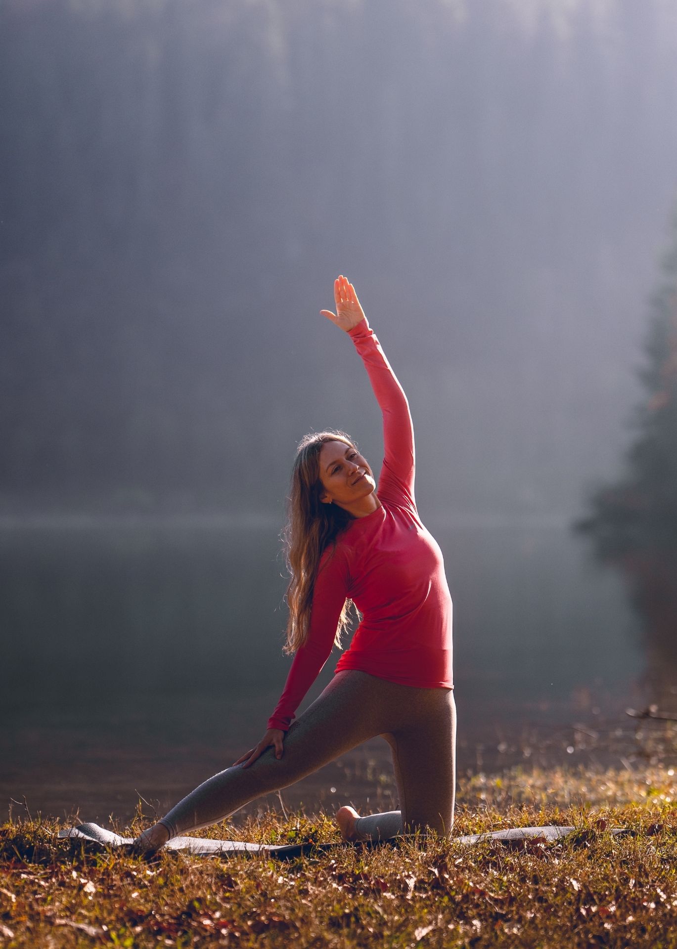 Yogalehrerin Michaela Krauss in einer Yogapose