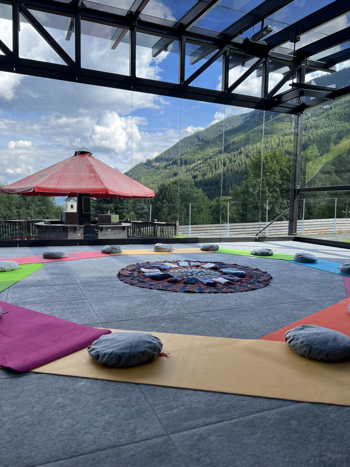 Yoga Retreat in Saalbach Hinterglemm – Yogastunde mit Michi