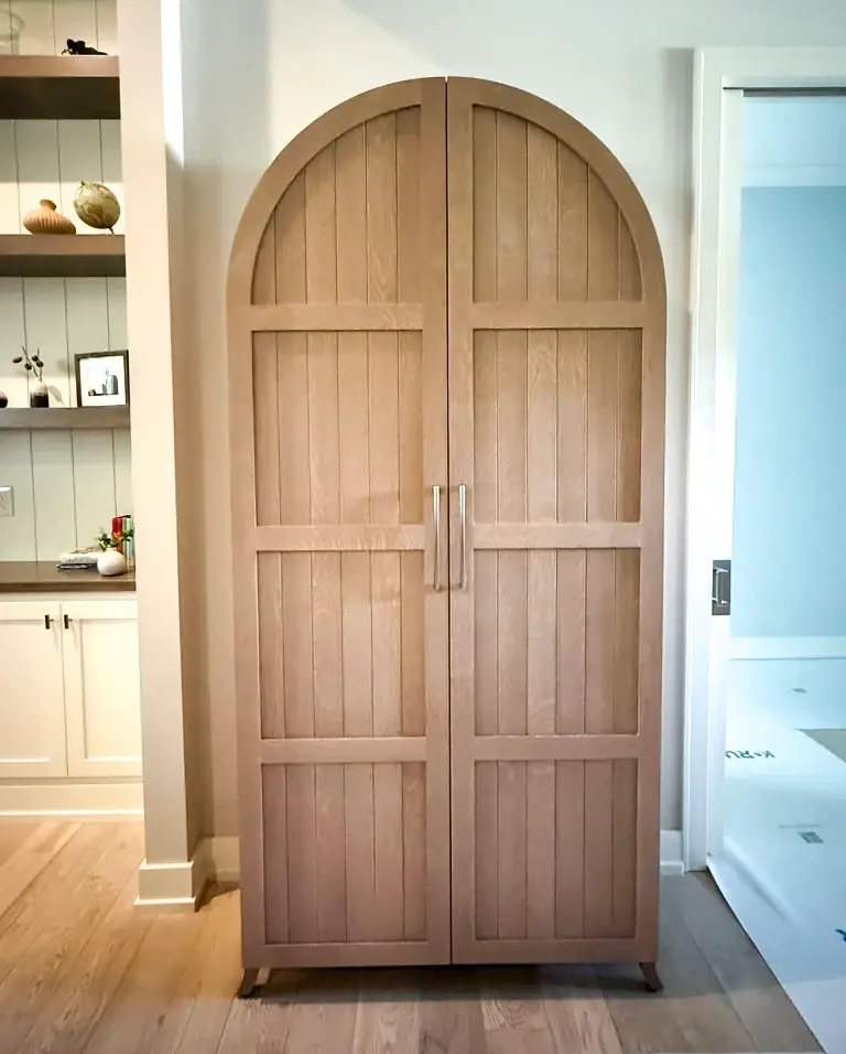 danette cabinet door closed