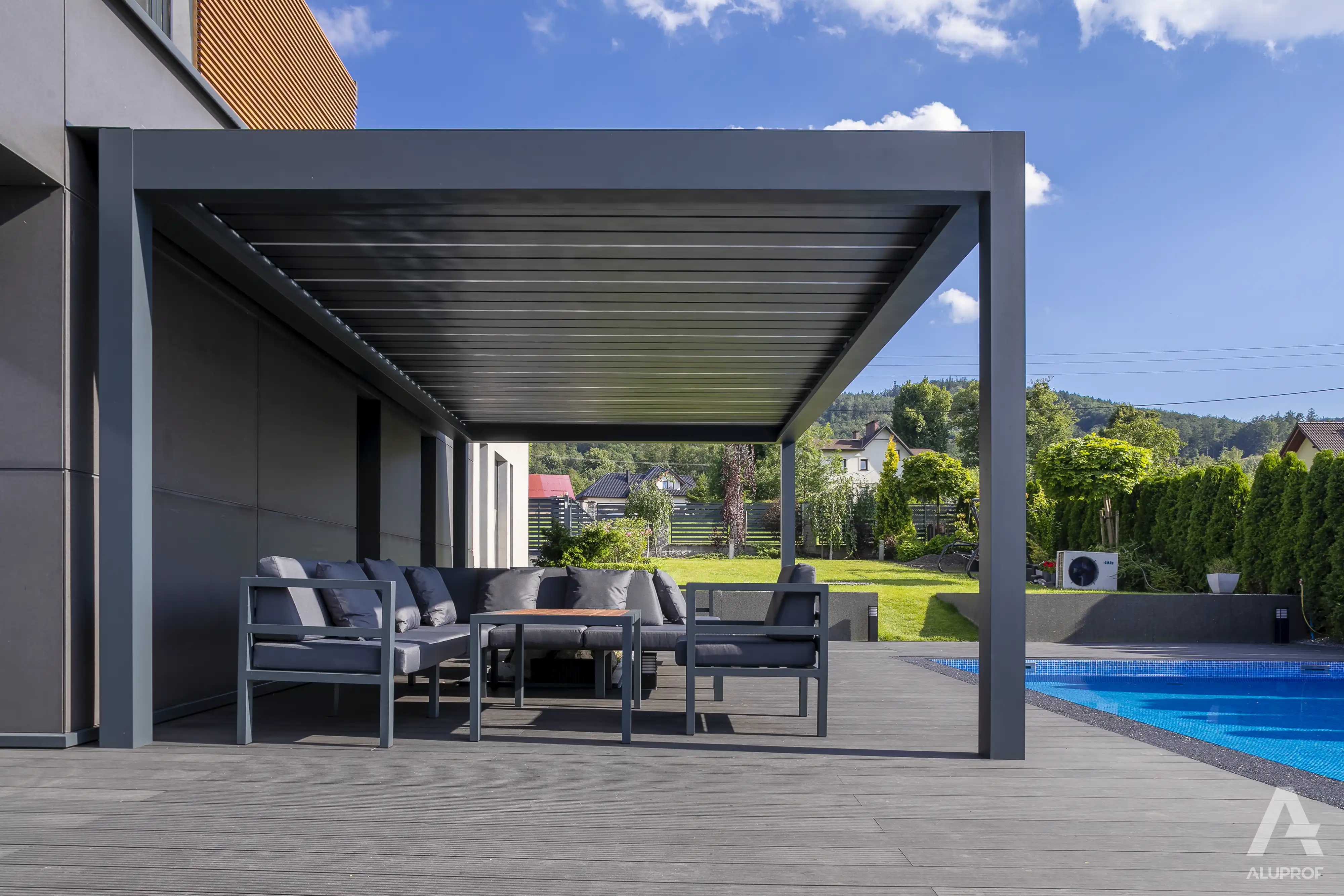 MB-OpenSky 140 aluminium pergola system for modern outdoor shading by RA HOUSE