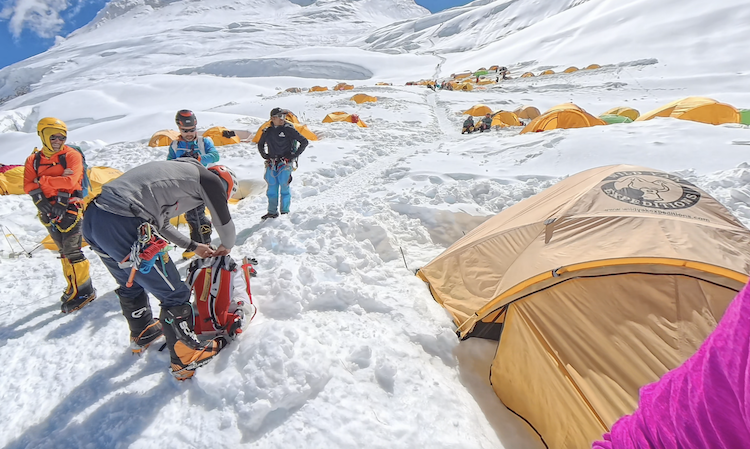 Climbing Lhotse on circadian time